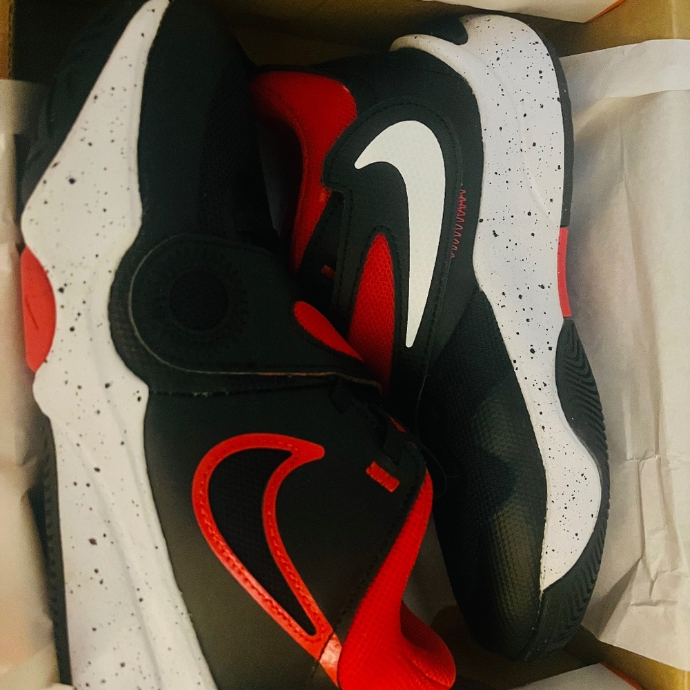 NWT Nike sneakers size 4Y